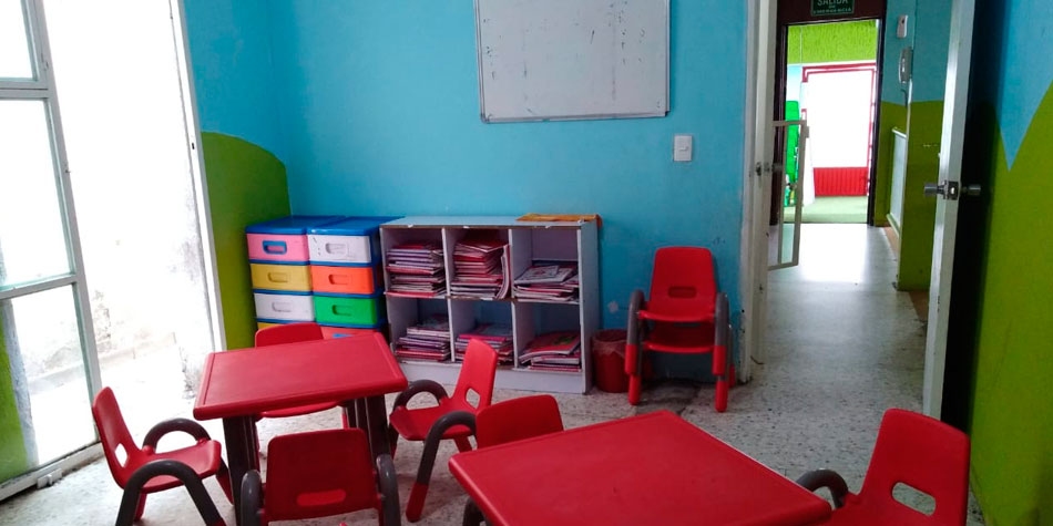 Mobiliario adecuado para la edad de los pequeños que les da independencia dentro del aula